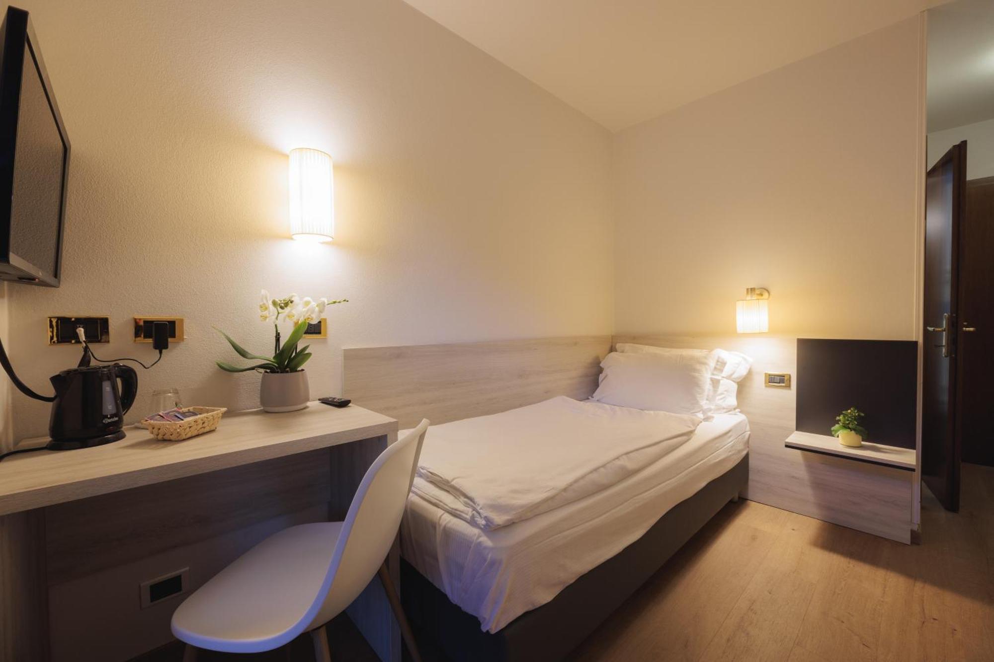 פינזולו Hotel Binelli מראה חיצוני תמונה